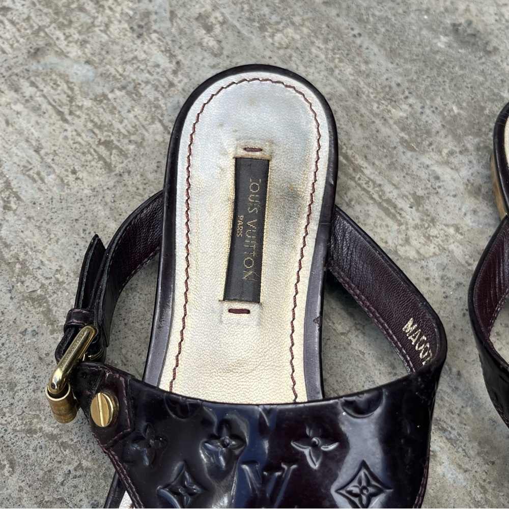 Louis Vuitton LV Logo Monogram Amarante Vernis Thong Sandals - Picture 12 of 12